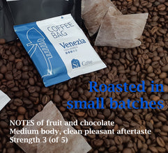 Coffee roasted in small batches to retain freshness. Notes of fruit and chocolate, clean aftertaste
